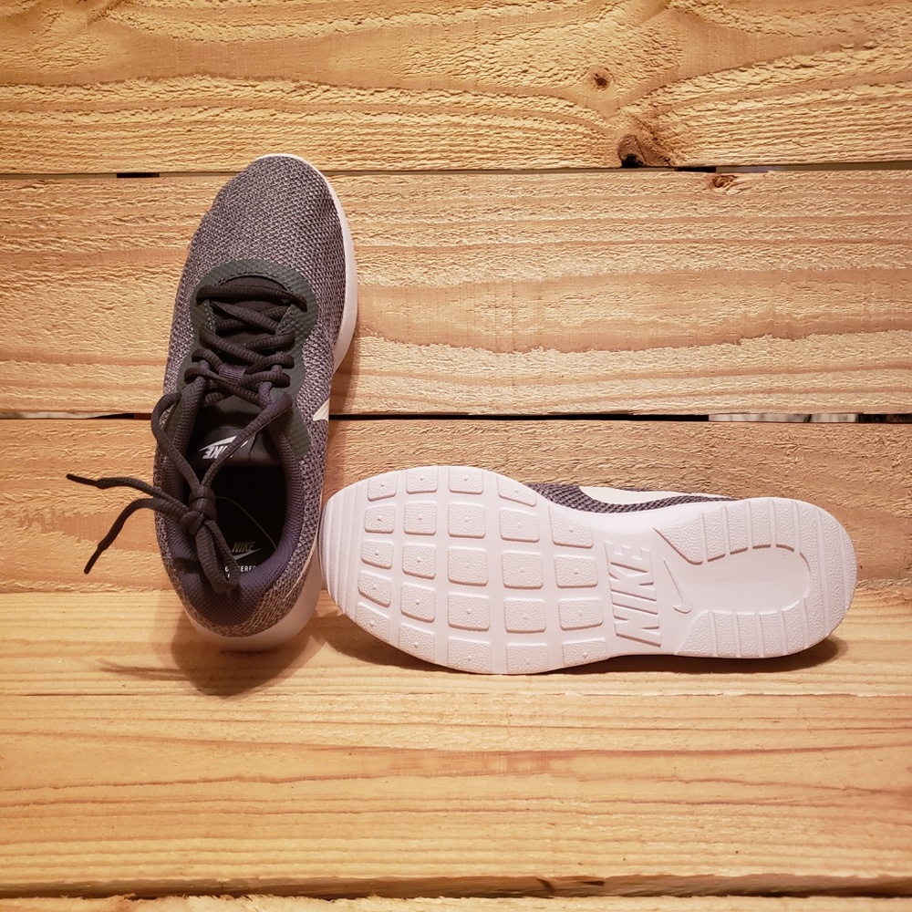 Nike Tanjun AR1903-001 SE Running Womens Shoes - Picture 5 of 5